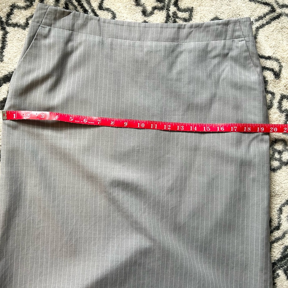 Banana Republic Gray Pinstripe Pencil Skirt - Picture 7 of 13